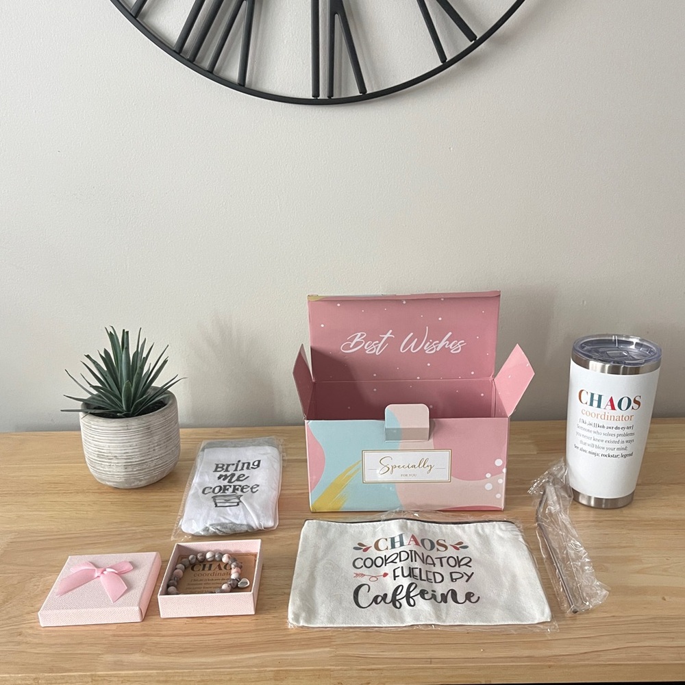 🌸 3/$25 Gift Set ‘Chaos Coordinator’